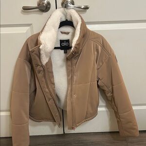 ALO Yoga Women's Camel Puffer Jacket with Cream Lining